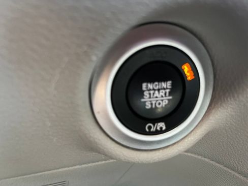 Used 2021 Chrysler Pacifica Touring-L FWD image 15