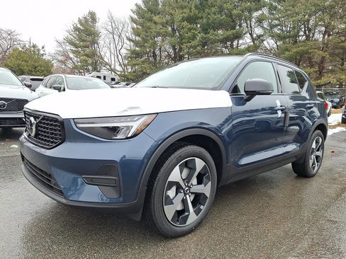 New 2026 Volvo XC40 B5 Core w/ Climate Package AWD/4WD image 2
