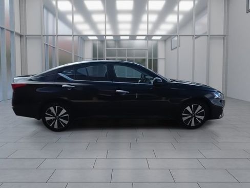 Certified 2022 Nissan Altima 2.5 SV w/ SV Premium Package image 9