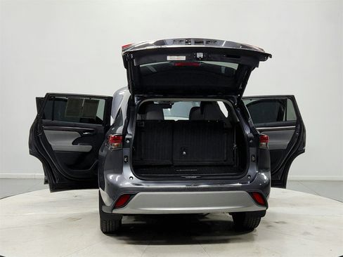 Used 2020 Toyota Highlander Platinum image 14