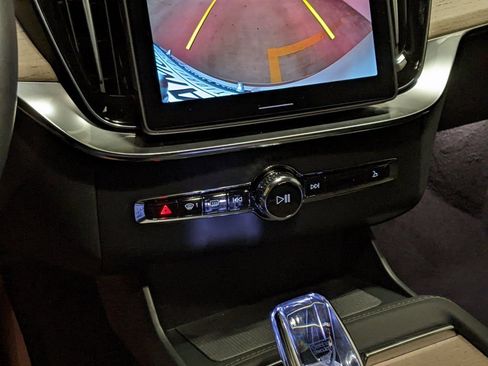 New 2025 Volvo XC90 T8 Core w/ Climate Package image 19