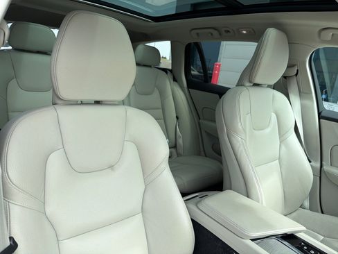 Used 2025 Volvo V60 B5 Cross Country Plus image 28