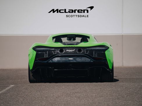 Used 2025 McLaren Artura image 8