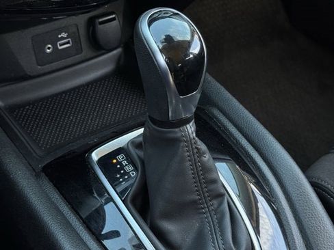 Used 2020 Nissan Rogue SV image 22