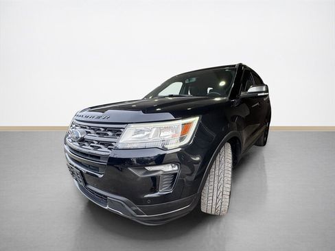 Used 2018 Ford Explorer XLT w/ Equipment Group 202A image 8