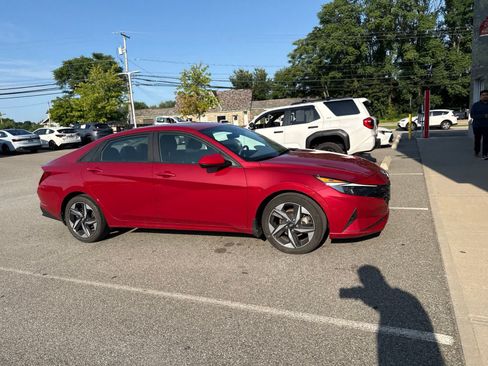 Used 2023 Hyundai Elantra SEL w/ Convenience Package FWD image 4