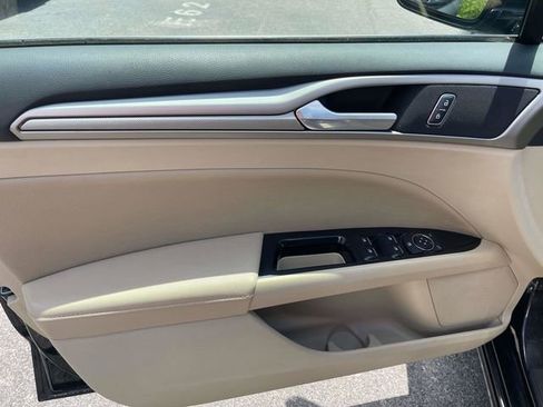 Used 2016 Ford Fusion SE FWD image 31