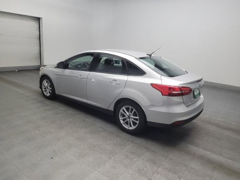Used 2018 Ford Focus SE FWD image 3