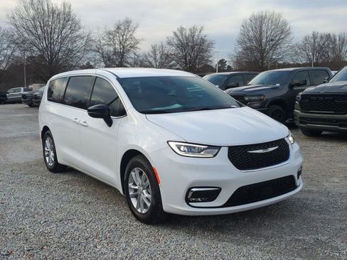 New 2026 Chrysler Pacifica Select FWD image 7