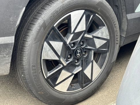 Used 2025 Hyundai Kona SEL FWD image 4