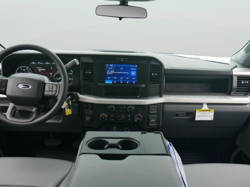 New 2025 Ford F250 XL w/ XL Chrome Package RWD image 44