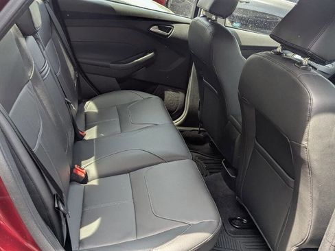 Used 2015 Ford Focus SE w/ Equipment Group 201A FWD image 30