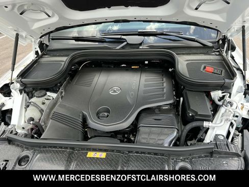 Used 2025 Mercedes-Benz GLS 450 4MATIC image 11