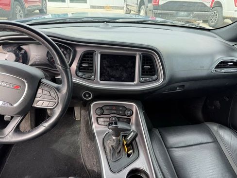 Used 2022 Dodge Challenger SXT w/ Plus Package image 6