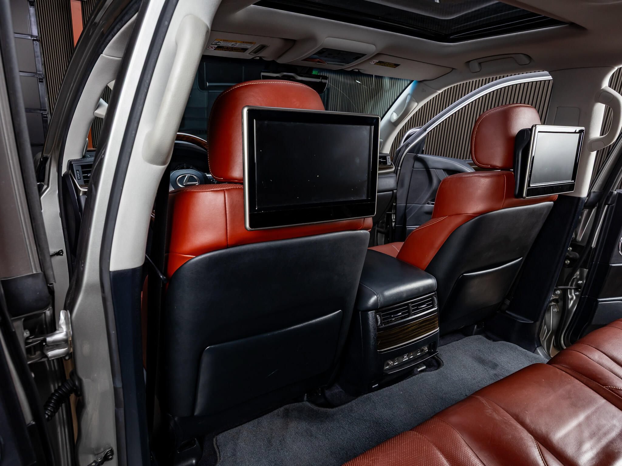 Used 2017 Lexus LX 570 4WD image 34