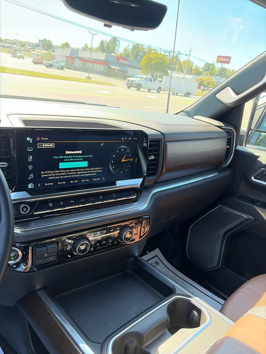 Used 2024 Chevrolet Silverado 2500 High Country w/ High Country Premium Package AWD/4WD image 26