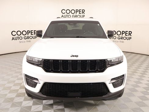 Used 2022 Jeep Grand Cherokee Altitude image 9