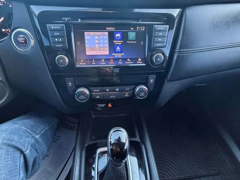 Used 2018 Nissan Rogue SL FWD image 34