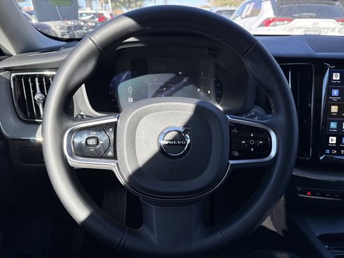 Used 2025 Volvo XC60 B5 Plus image 18