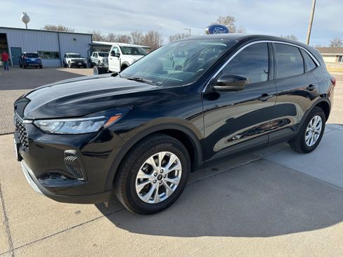 Used 2023 Ford Escape Active w/ Tech Pack #2 image 1