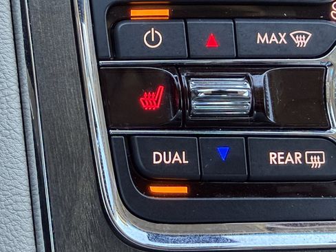 Used 2020 Lincoln Continental w/ Premium Package image 22