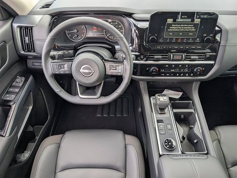 New 2025 Nissan Pathfinder SL image 9