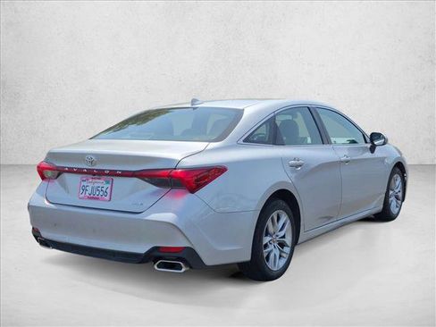 Used 2021 Toyota Avalon XLE FWD image 2