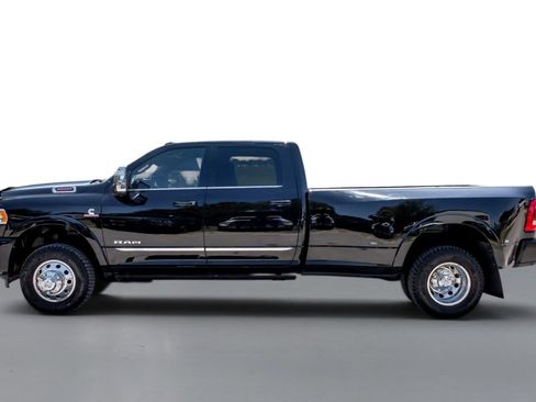 Used 2024 RAM 3500 Limited AWD/4WD image 11