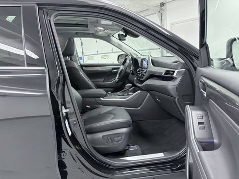 Used 2020 Toyota Highlander Platinum AWD/4WD image 17