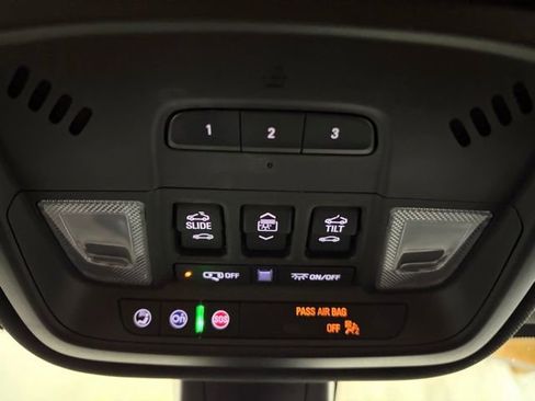 Used 2022 Chevrolet Traverse RS AWD/4WD image 30