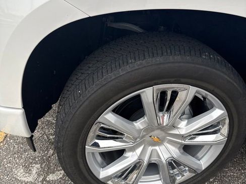Used 2024 Chevrolet Silverado 1500 High Country w/ High Country Premium Package AWD/4WD image 8