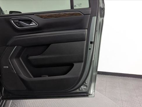 Used 2023 Chevrolet Suburban Premier image 20