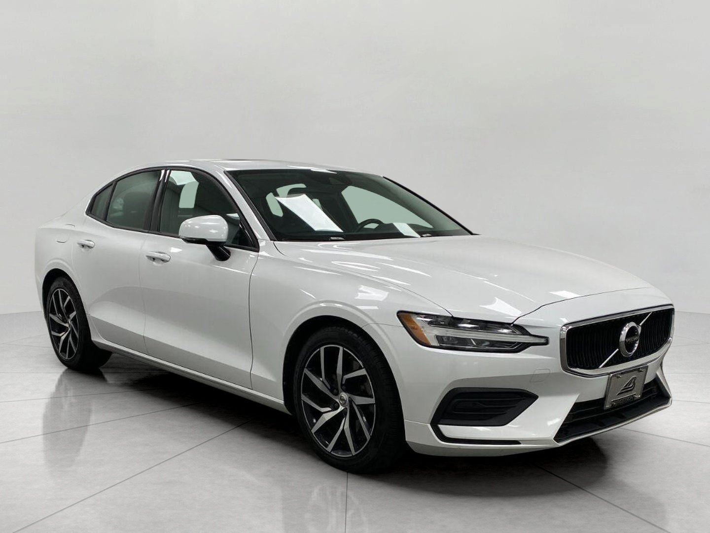 Used 2020 Volvo S60 T6 Momentum AWD/4WD image 1
