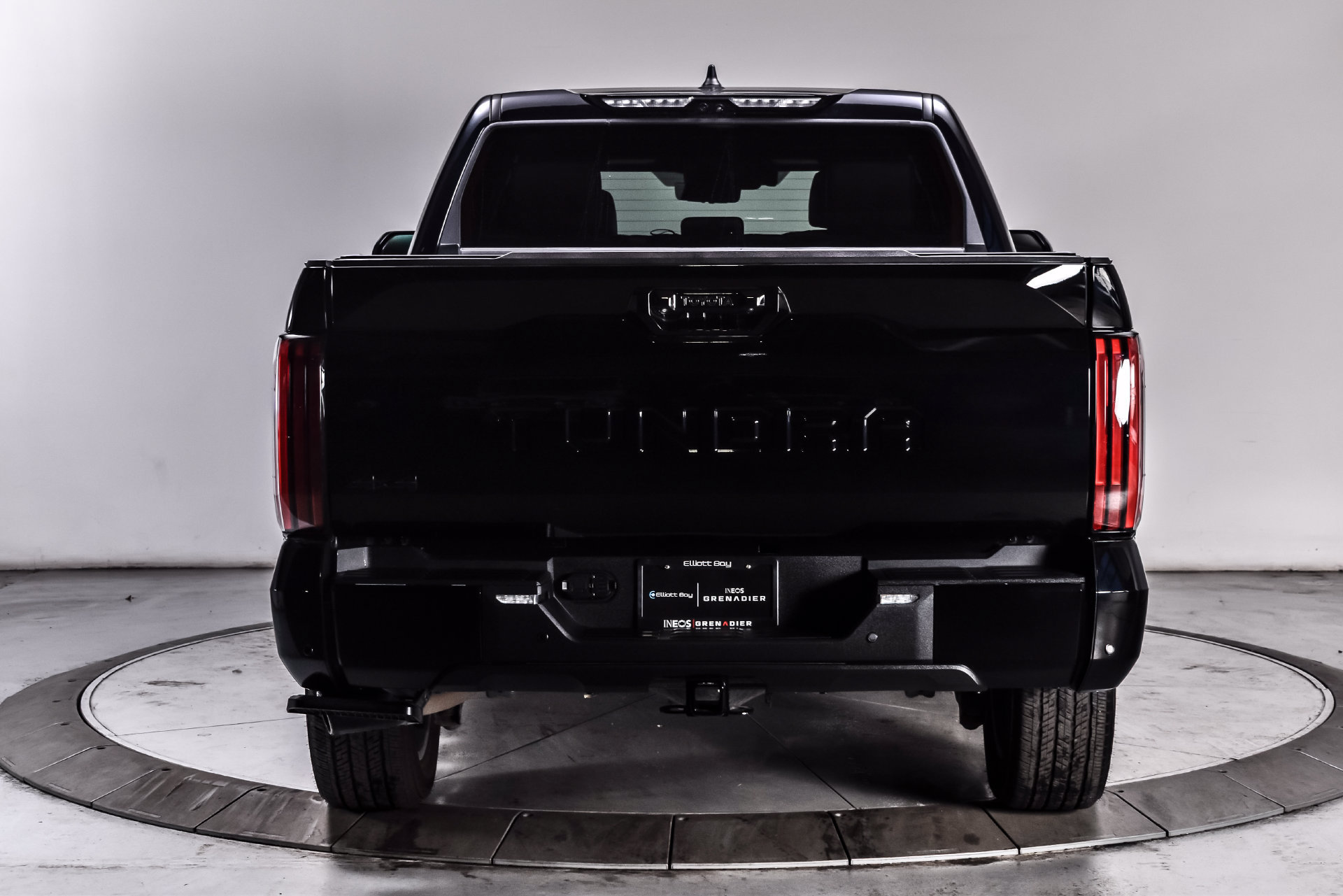 Used 2024 Toyota Tundra Platinum AWD/4WD image 5