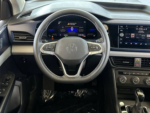 Used 2022 Volkswagen Taos SE FWD image 16