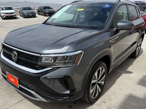 Certified 2024 Volkswagen Taos SE w/ MDO Package FWD image 13