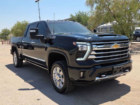 Used 2025 Chevrolet Silverado 2500 High Country w/ Technology Package AWD/4WD image 2