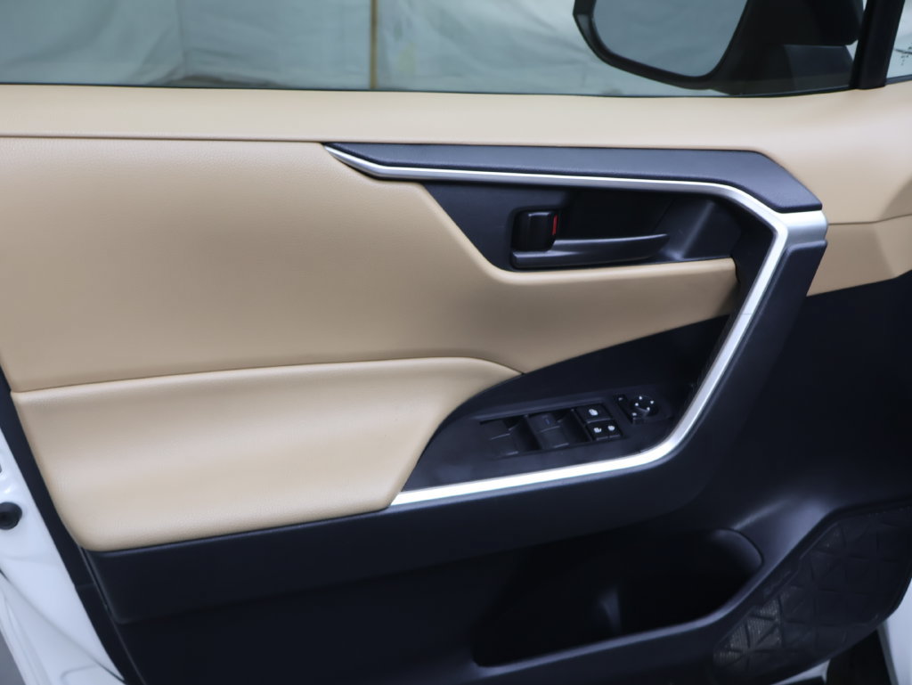 Used 2020 Toyota RAV4 LE FWD image 15