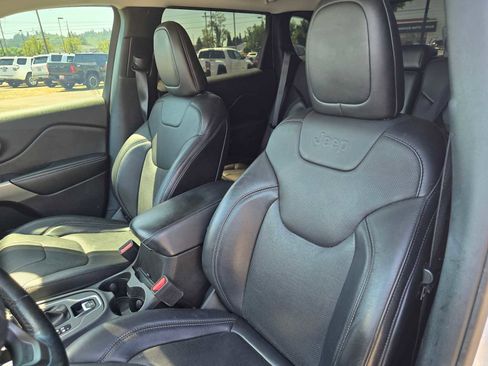 Used 2021 Jeep Cherokee Latitude Lux FWD image 19