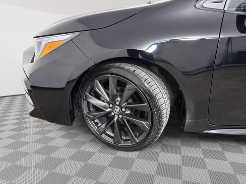 Used 2023 Toyota Corolla SE w/ SE Package image 5