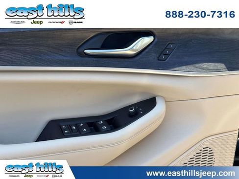 Certified 2023 Jeep Grand Cherokee Limited w/ Luxury Tech Group II AWD/4WD image 14