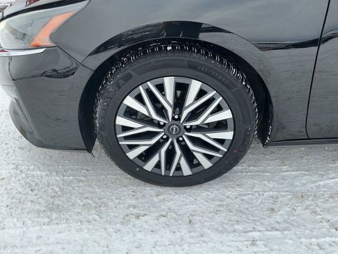 Used 2024 Nissan Altima 2.5 SV image 11