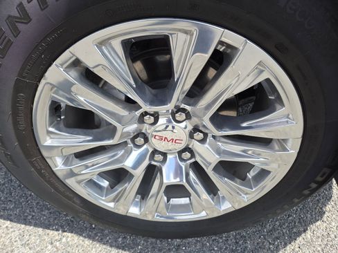Used 2025 GMC Yukon XL Denali AWD/4WD image 14