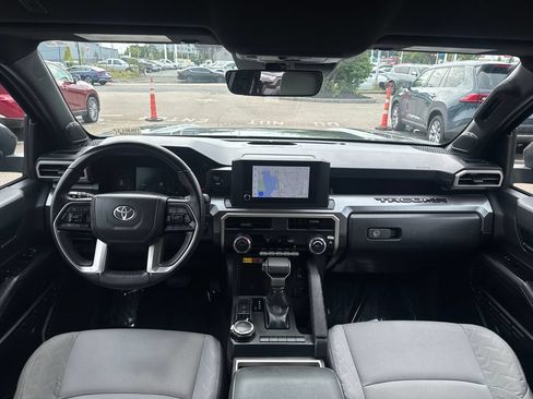 Used 2025 Toyota Tacoma SR5 w/ SR5 Upgrade Package AWD/4WD image 11