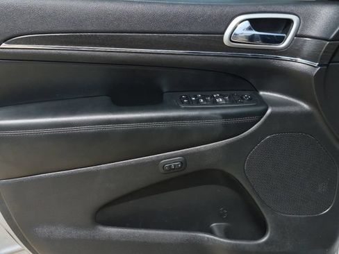 Used 2018 Jeep Grand Cherokee Limited AWD/4WD image 10