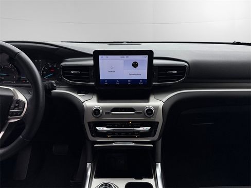 Certified 2022 Ford Explorer XLT w/ Equipment Group 202A image 12