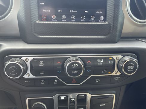 Used 2018 Jeep Wrangler Unlimited Sport S AWD/4WD image 27