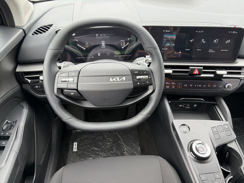 New 2027 Kia Sportage S FWD image 9