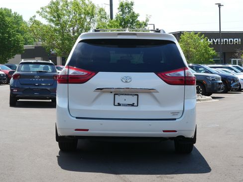 Used 2017 Toyota Sienna Limited Premium AWD/4WD image 7
