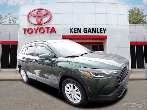 Certified 2023 Toyota Corolla Cross LE image 1